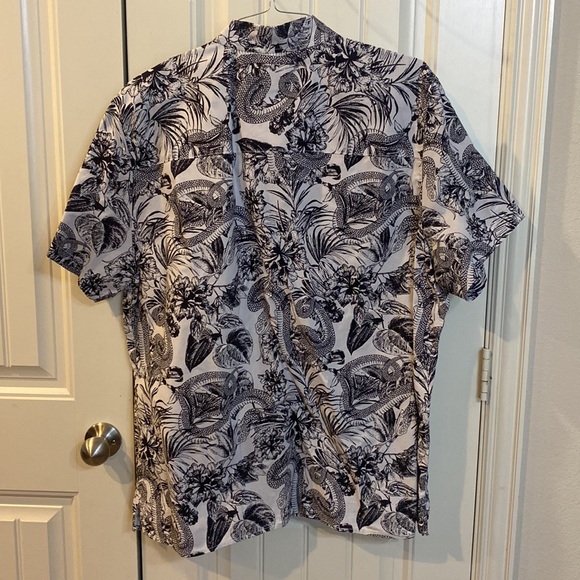 H&M Men’s snake and floral print collared shirt - Picture 3 of 6